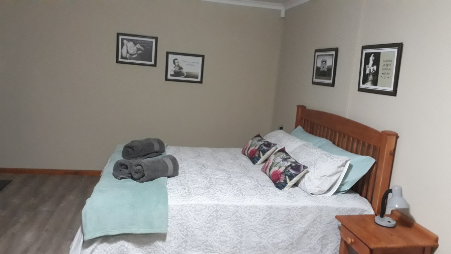 6 Bedroom Property for Sale in Aalwyndal Western Cape